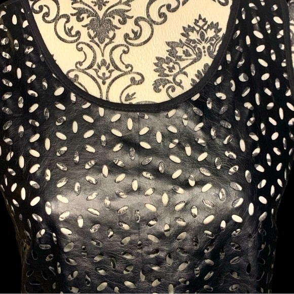 PINK ROSE Women’s tank with floral cut outs- Small - Picture 2 of 7